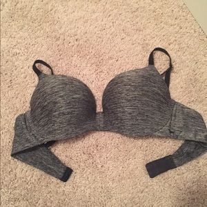 Never worn Victoria’s Secret bra 36c